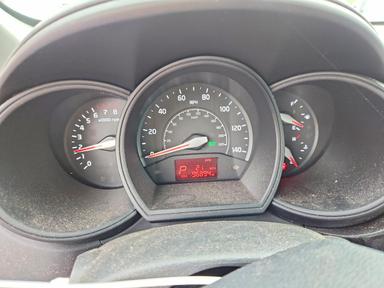 Vue de 2016 KIA RIO LX, angle 9