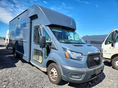 Vista de 2021 FORD TRANSIT DELIVERY TRUCK, ángulo 4