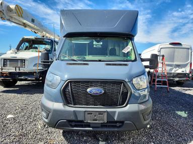 Vista de 2021 FORD TRANSIT DELIVERY TRUCK, ángulo 5