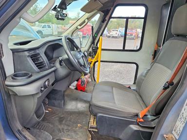 Vista de 2021 FORD TRANSIT DELIVERY TRUCK, ángulo 7