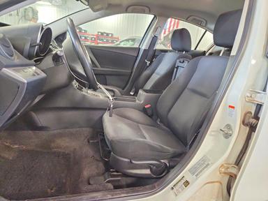 2010 MAZDA 3 I view, angle 7