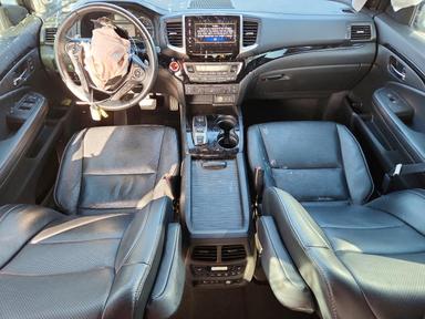 2017 HONDA PILOT ELITE view, angle 8