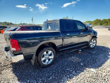 Vista de 2016 RAM 1500 SLT, ángulo 3