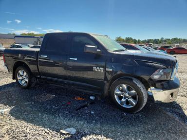 Vista de 2016 RAM 1500 SLT, ángulo 4