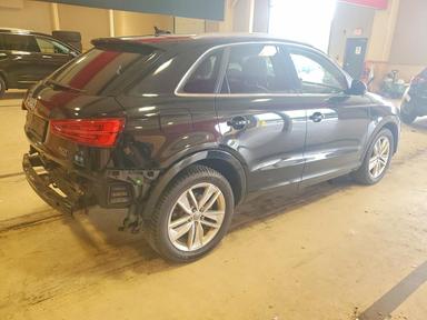 منظر 2016 AUDI Q3 PREMIUM PLUS، زاوية 3