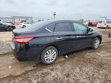 Vue de 2015 NISSAN SENTRA S, angle 3