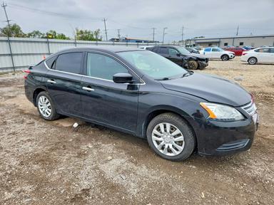 Vue de 2015 NISSAN SENTRA S, angle 4