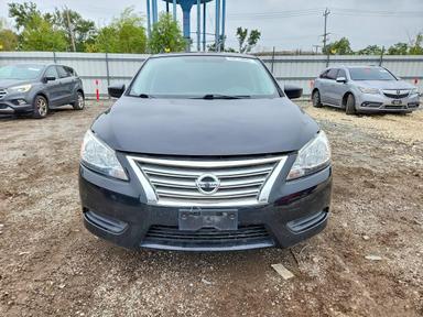 Vue de 2015 NISSAN SENTRA S, angle 5