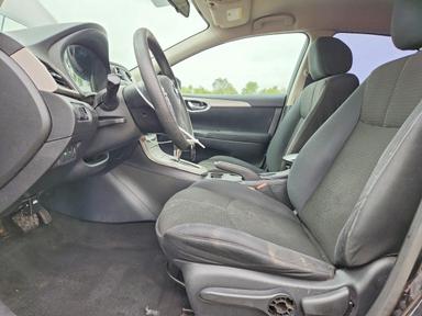 Vue de 2015 NISSAN SENTRA S, angle 7