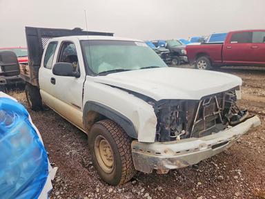 Vue de 2005 CHEVROLET SILVERADO K2500 HEAVY DUTY, angle 4