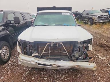 Vue de 2005 CHEVROLET SILVERADO K2500 HEAVY DUTY, angle 5