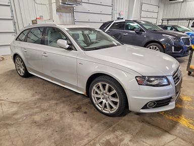 منظر 2012 AUDI A4 PREMIUM PLUS، زاوية 4