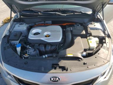 Vue de 2017 KIA OPTIMA HYBRID, angle 11