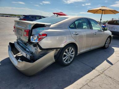 Вид 2011 LEXUS ES 350, угол 3