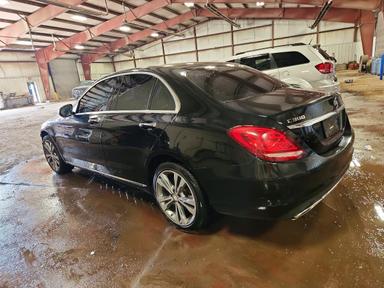 Vista de 2017 MERCEDES-BENZ C 300 4MATIC, ángulo 2