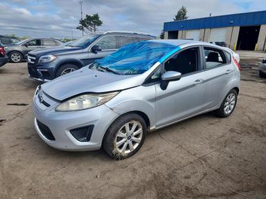 Vue de 2011 FORD FIESTA SE, angle 1