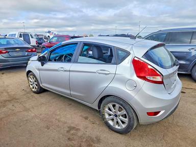 Vue de 2011 FORD FIESTA SE, angle 2