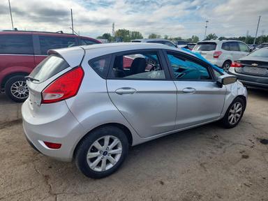 Vue de 2011 FORD FIESTA SE, angle 3