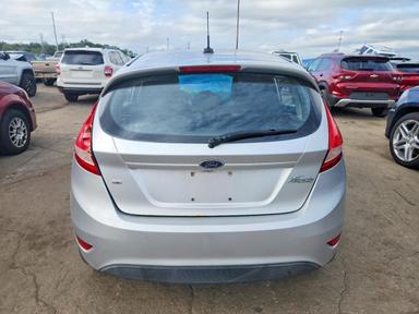 Vue de 2011 FORD FIESTA SE, angle 6