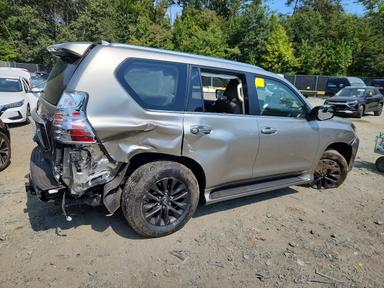 Вид 2022 LEXUS GX 460, угол 3