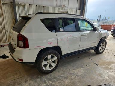 Vista de 2014 JEEP COMPASS LATITUDE, ángulo 3