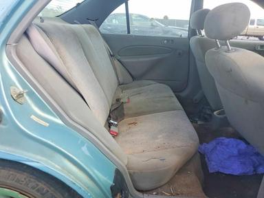 Вид 1999 FORD ESCORT SE, угол 10
