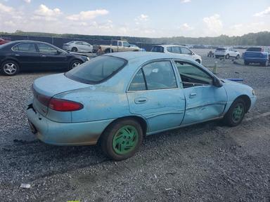 Вид 1999 FORD ESCORT SE, угол 3