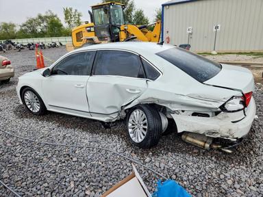 منظر 2016 VOLKSWAGEN PASSAT SE، زاوية 2