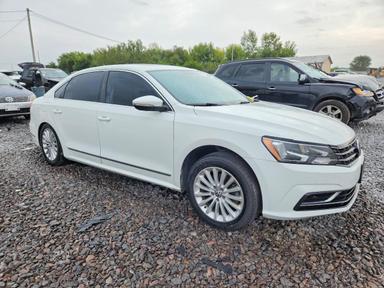 منظر 2016 VOLKSWAGEN PASSAT SE، زاوية 4