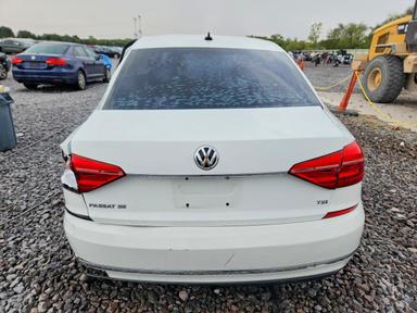 منظر 2016 VOLKSWAGEN PASSAT SE، زاوية 6