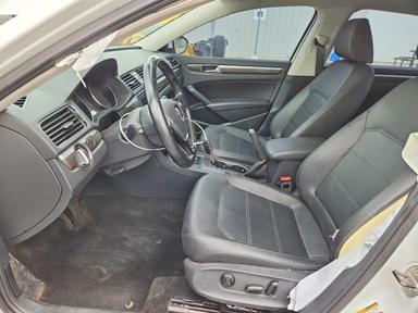 منظر 2016 VOLKSWAGEN PASSAT SE، زاوية 7
