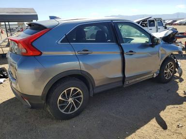 Vista de 2020 MITSUBISHI ECLIPSE CROSS ES, ángulo 3