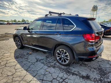منظر 2015 BMW X5 XDRIVE35D، زاوية 2
