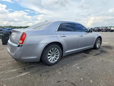 منظر 2014 CHRYSLER 300، زاوية 3