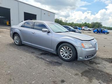 منظر 2014 CHRYSLER 300، زاوية 4