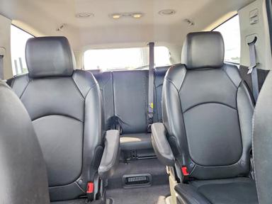 Vista de 2011 CHEVROLET TRAVERSE LT, ángulo 10