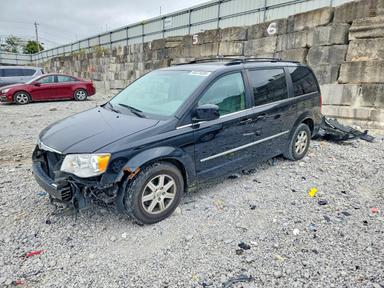 Vue de 2009 CHRYSLER TOWN &amp; COUNTRY TOURING, angle 1