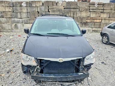 Vue de 2009 CHRYSLER TOWN &amp; COUNTRY TOURING, angle 5