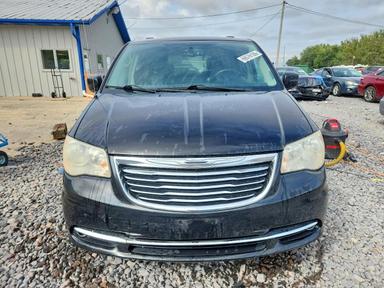 Vue de 2014 CHRYSLER TOWN &amp; COUNTRY TOURING, angle 5
