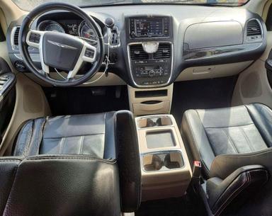 Vue de 2014 CHRYSLER TOWN &amp; COUNTRY TOURING, angle 8