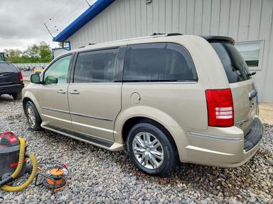 منظر 2008 CHRYSLER TOWN &amp; COUNTRY LIMITED، زاوية 2