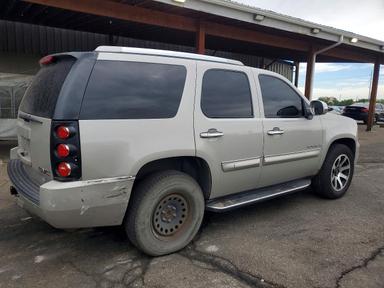 Вид 2007 GMC YUKON DENALI, угол 3