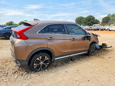 Vue de 2018 MITSUBISHI ECLIPSE CROSS SE, angle 3