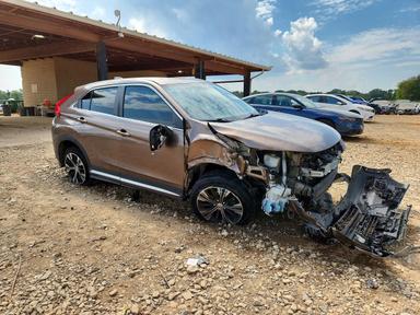 Vue de 2018 MITSUBISHI ECLIPSE CROSS SE, angle 4