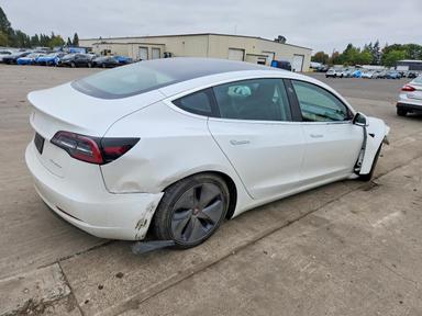 Вид 2020 TESLA MODEL 3, угол 3