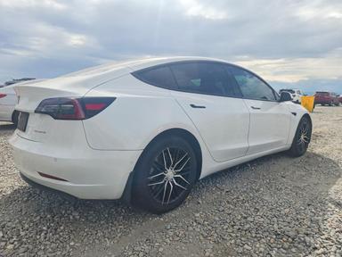 Vista de 2022 TESLA MODEL 3, ángulo 3