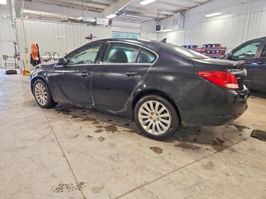 Vista de 2012 BUICK REGAL, ángulo 2