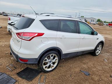 Vue de 2013 FORD ESCAPE TITANIUM, angle 3