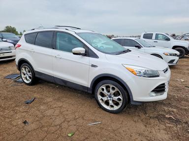 Vue de 2013 FORD ESCAPE TITANIUM, angle 4