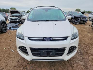 Vue de 2013 FORD ESCAPE TITANIUM, angle 5
